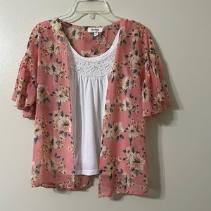 This is a white shirt and blouse, size S, from ‘Speechless Kids’